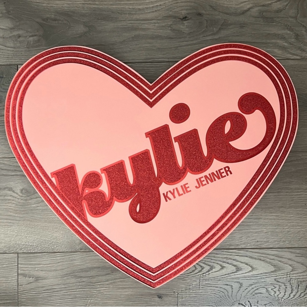 Kylie Cosmetics Valentine’s PR Box - Picture 3 of 3